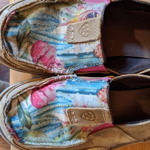 Women's ariat flats